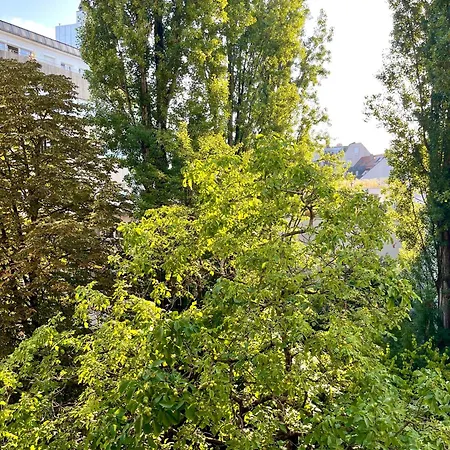 City Center, Large Flat 105m2, 6 Guests, 10min To Oktoberfest, 35min To Airport München