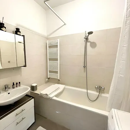 City Center, Large Flat 105m2, 6 Guests, 10min To Oktoberfest, 35min To Airport 뮌헨